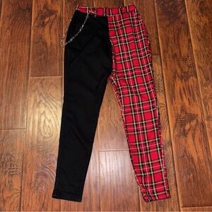 Half plaid half black Hot Topic pants with right pocket chain